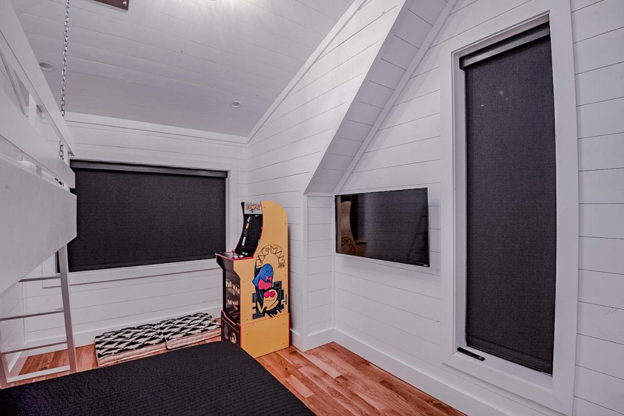 "The Barndo" 4Br Luxury Cabin, Hot Tub, Fire Pit, Bunks, Arcades, Playhouse! Broken Bow Exterior foto
